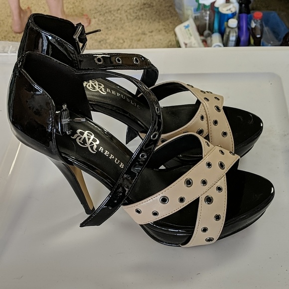 Heels - Picture 4 of 4